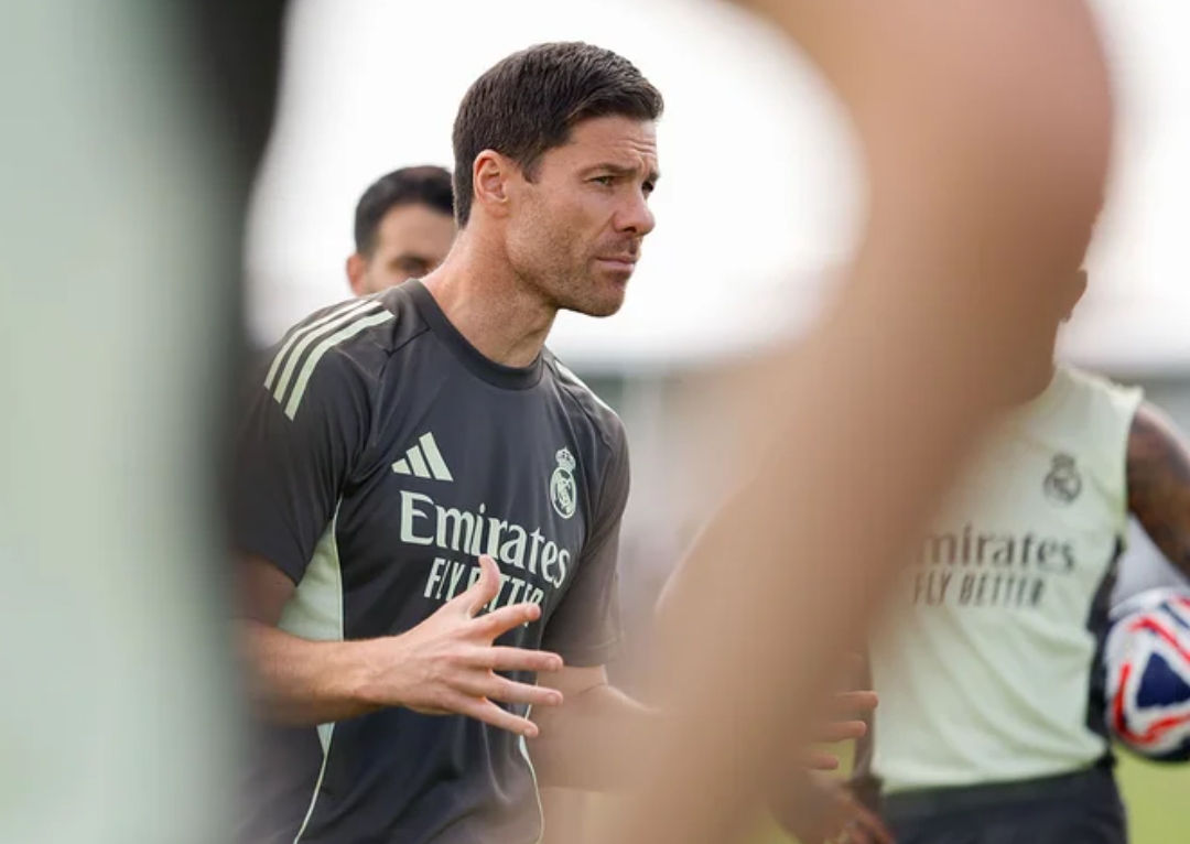 Pelatih Real Madrid, Xabi Alonso memimpin latihan timnya jelang laga melawan Al Hilal di Piala Dunia Antarklub FIFA 2025 di Amerika Serikat. (Foto: realmadrid.com)