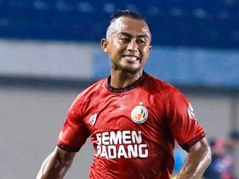 BISA MEMBANTU: Tak jadi pilihan utama musim lalu, Semen Padang FC mempertahan Dimas Roni untuk musim depan.(IG DIMAS RONI)
