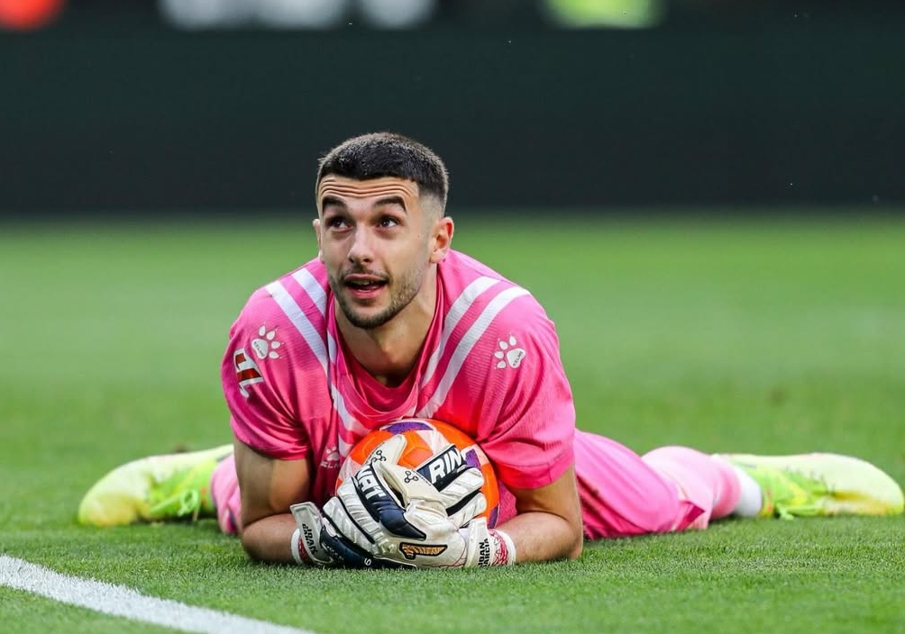 Barcelona resmi mengumumkan transfer penjaga gawang Joan Garc&iacute;a dari rival sekota, RCD Espanyol, pada Rabu (18/6/2025). (Foto: Instagram @_joangarcia)