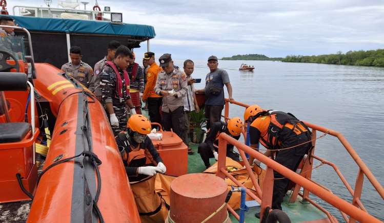 Tim SAR gabungan menemukan korban hilang kecelakaan speedboat di Perairan Dusun Pukarayat dalam kondisi meninggal dunia setelah operasi pencarian selama dua hari. (Kantor&nbsp;SAR&nbsp;Mentawai)