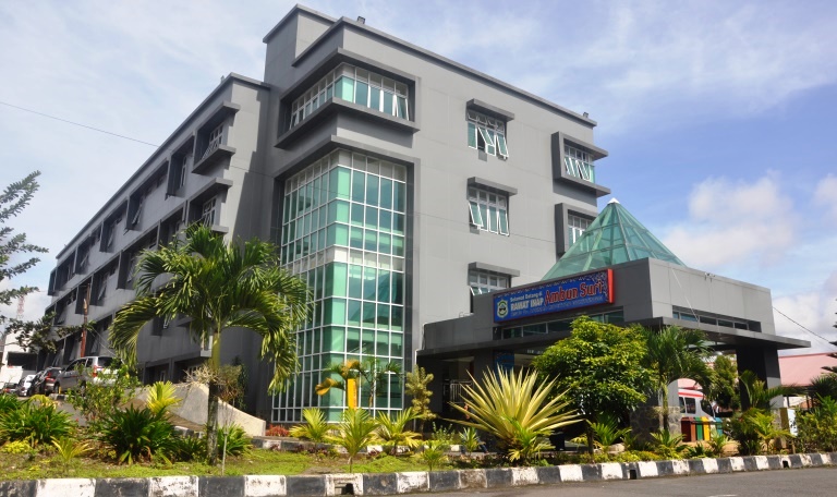 RSUD Dr Achmad Mochtar Bukittinggi resmi naik kelas menjadi RS Tipe A. Terlihat Gedung Ambun Suri RSUD RSAM Bukittinggi di Jalan Dr Abdul Rivai, Kota Bukittinggi.