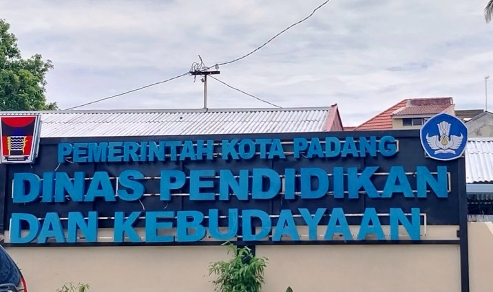 Kantor Disdik Padang Jl Marah Roesli No 25A Kelurahan Belakang Tangsi, Kecamatan Padang Barat.