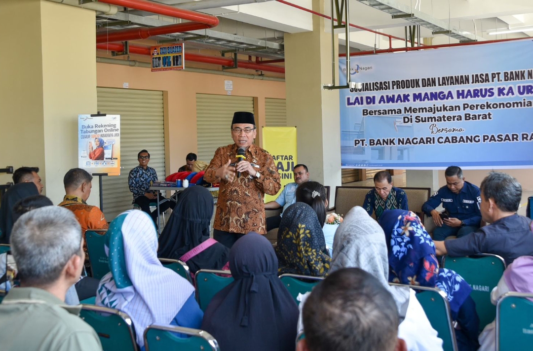 Wawako Maigus Nasir hadiri sosialisasi produk dan layanan perbankan kepada para pedagang Pasar Raya Padang, Kamis (19/6/2025).(Foto: Prokopim)