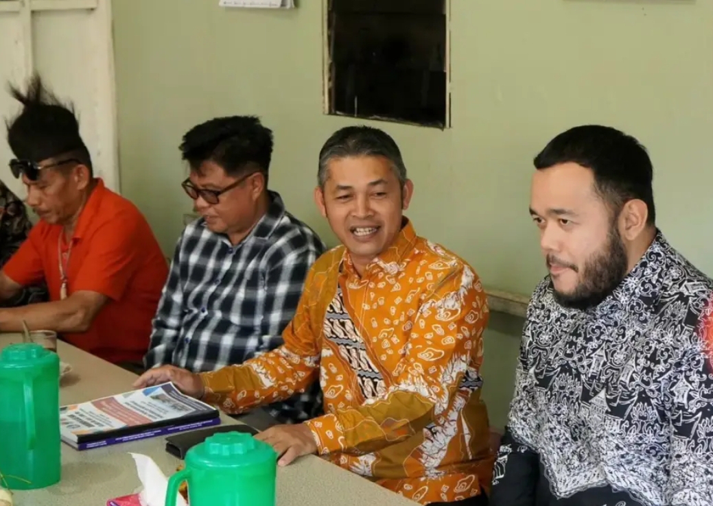 Wali Kota Padang, Fadly Amran, melakukan peninjauan infrastruktur sekaligus menyerap aspirasi masyarakat di Kuranji. (Foto: Prokopim)