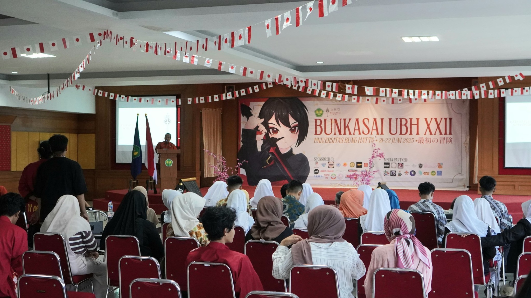 Festival Kebudayaan Jepang (Bunkasai) ke-22 digelar meriah oleh Universitas Bung Hatta (UBH) di Aula Kampus UBH Aie Pacah, 21-22 Juni 2025.