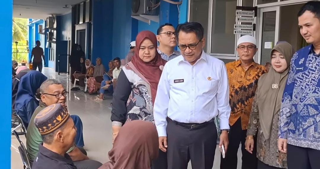 Bupati DR Haji Jhon Kenedy Azis dalam beberapa kali kunjungan kerja ke Rumah Sakit milik Pemerintah Kabupaten Padangpariaman itu.
