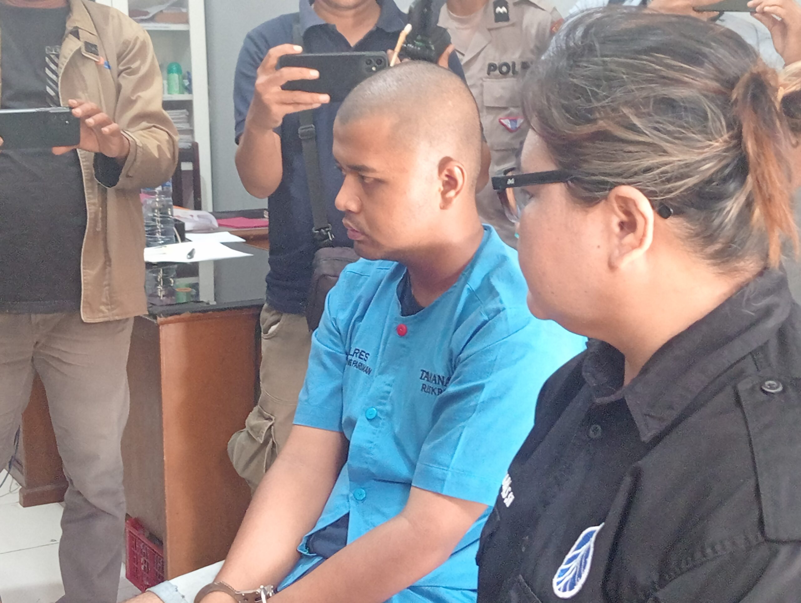 PROSES HUKUM: Satria Jhuwanda Putra alias Wanda, tersangka pembunuhan dan mutilasi terhadap Septi Ananda menjalani pemeriksaan di Mapolres Padangpariaman, beberapa waktu lalu.(POLRES PADANGPARIAMAN)