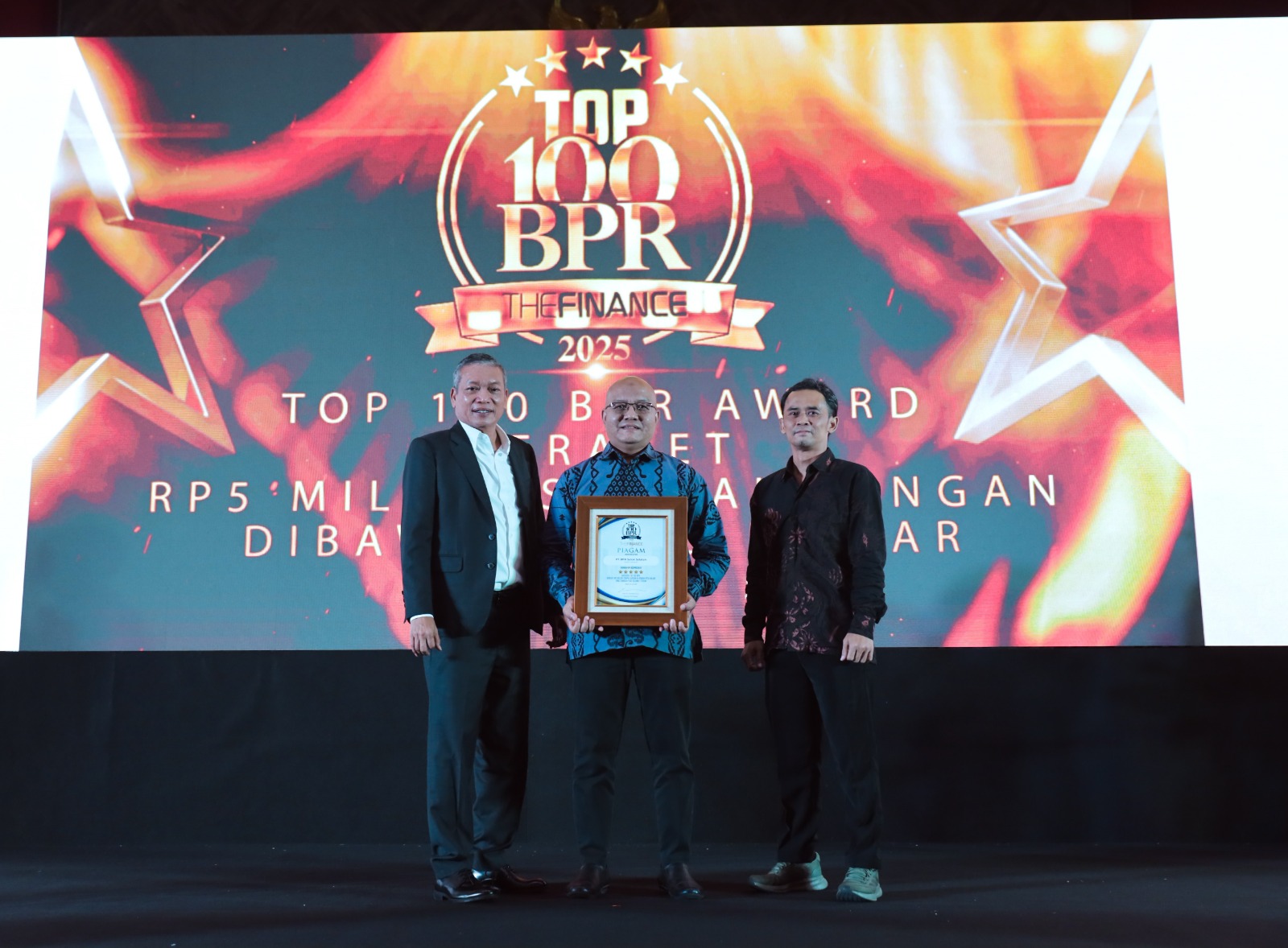 PT BPR Solok Selatan meraih Top 100 The Finance dari majalah Finance.