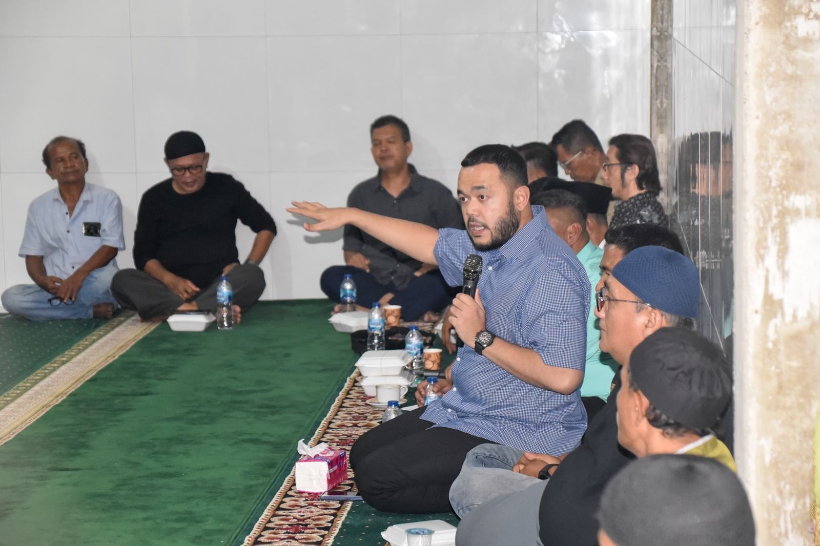 Wako Padang Fadly Amran menggelar dialog terbuka bersama para pemangku kepentingan di Masjid Fatahillah kawasan Pantai Airmanis, Kamis (26/6) malam.