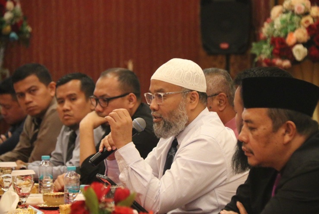 Rektor UPI YPTK, Assoc. Prof. Dr. Muhammad Ridwan, M.M., didampingi para Wakil Rektor dan Kepala LPPM saat FGD. (Foto: Humas)