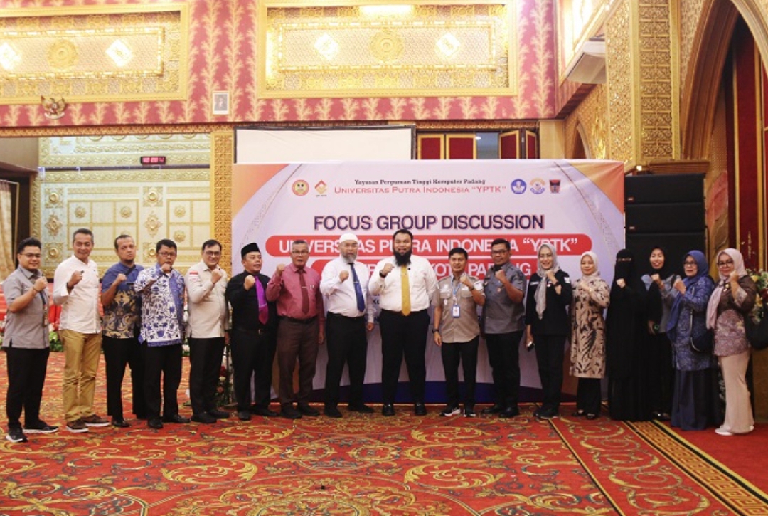 UPI YPTK Padang Focus Group Discussion (FGD) bersama Pemko Padang membahas tema &ldquo;Digitalisasi di Lingkungan Pemerintah Kota Padang dan Join Research&rdquo;. (Foto: Humas)