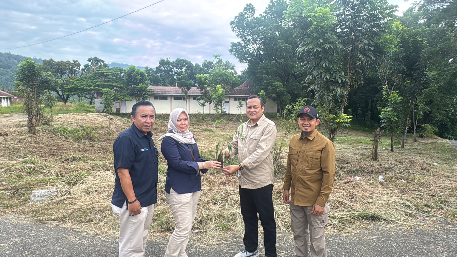 Sebanyak 50 ribu tanaman Kaliandra akan ditanam di areal Lemdadika Padang Besi, Lubukkilangan, Padang.