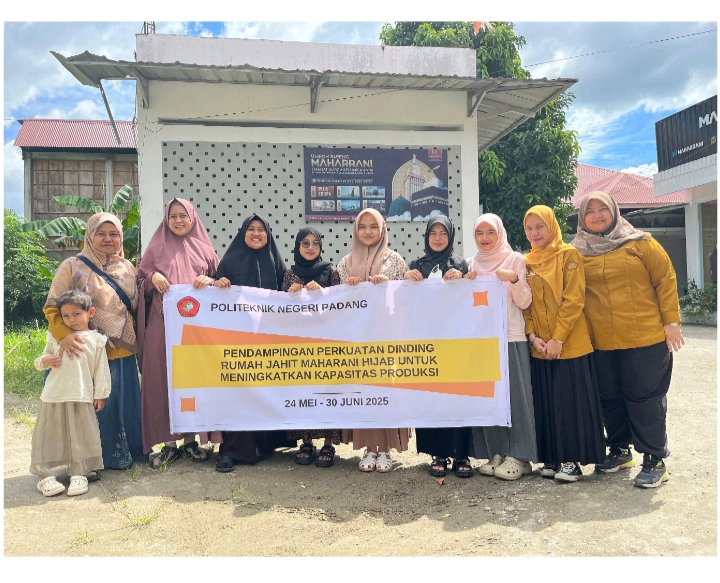 Tim Pendampingan Perkuatan Dinding Rumah Jahit Maharani Hijab di Simpang Koto Tingga