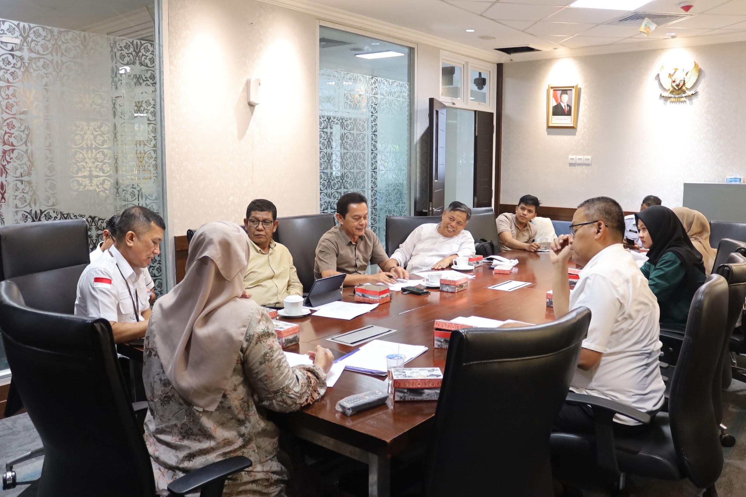 Tim seleksi Calon Anggota KPID Sumbar periode 2025-2028 menggelar rapat pembahasan.