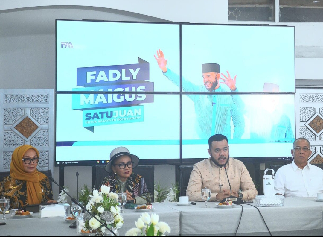 Rapat Kolaborasi Pentahelix yang digelar Wali Kota Padang Fadly Amran di Kediaman Resmi Wali Kota Padang, Jumat (4/7/2025).(Foto: Prokopim)