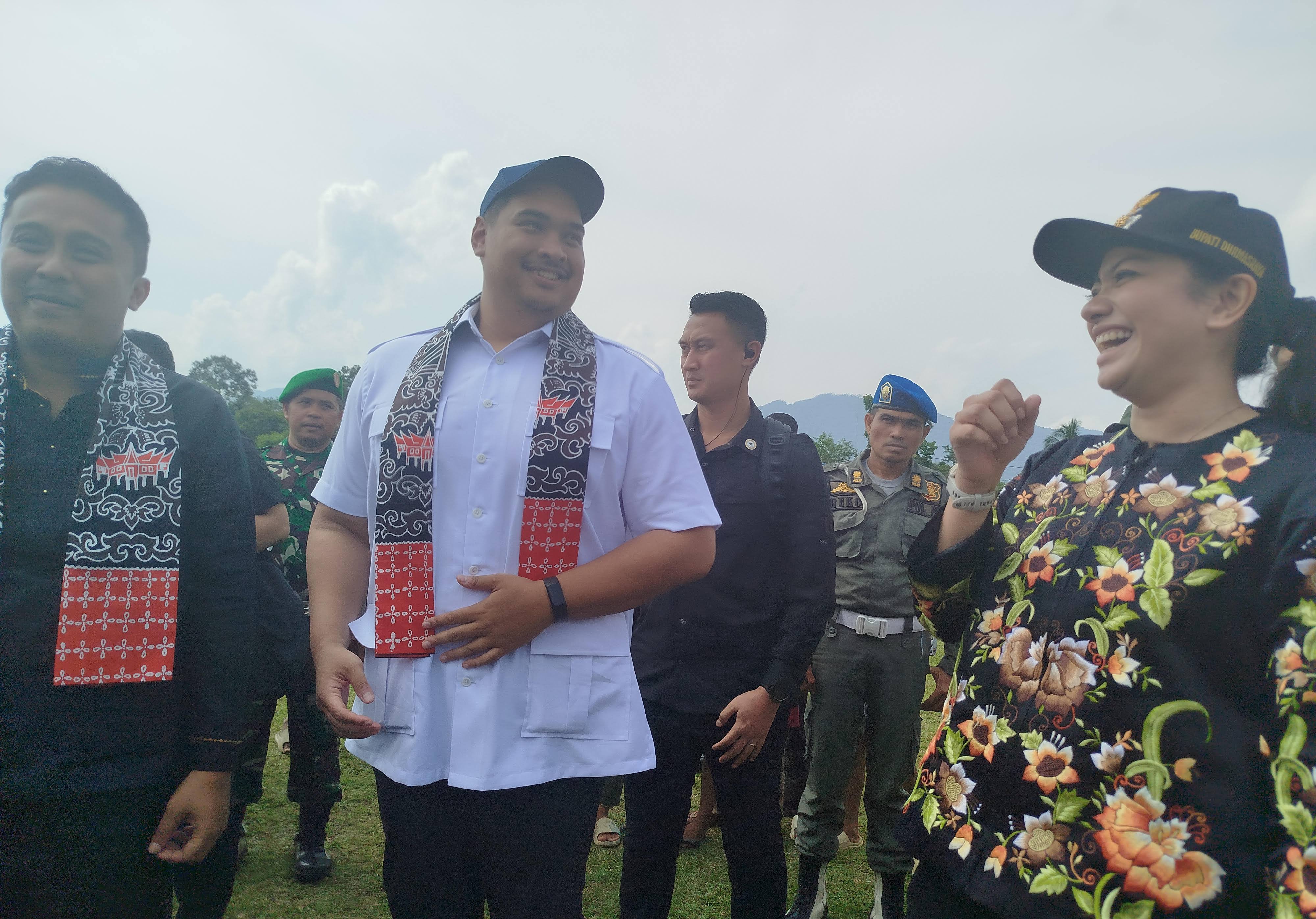 Menpora Dito Ariotejo, Wagub Sumbar Vasko Ruseimy disambut langsung Bupati Dharmasraya Annisa Suci Ramadhani, kemarin.