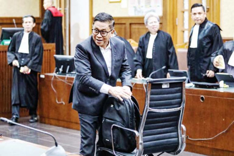 JALANI SIDANG: Terdakwa kasus dugaan suap pergantian antarwaktu (PAW) untuk anggota DPR Harun Masiku dan perintangan penyidikan, Hasto Kristiyanto menjalani sidang tuntutan.(SALMAN TOYIBI/JPG)