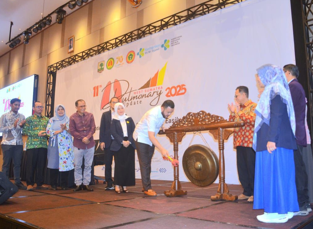 Wali Kota Padang, Fadly Amran buka Simposium dan Workshop Nasional &ldquo;Pulmonary Update 2025".(Foto: Prokopim)