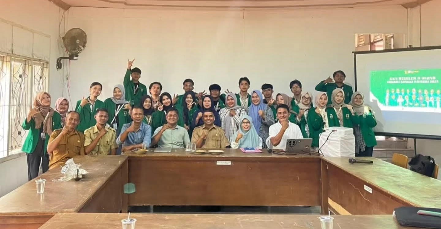 Perangkat Nagari Sungai Rumbai bersama mahasiswa KKN Unand, kemarin.