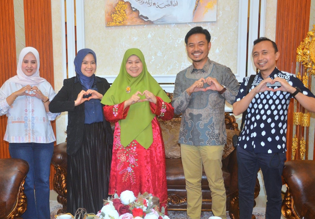 Pengurus PERKI Sumbae audiensi dengan Ketua YJI Sumbar, Harneli Mahyeldi, di Kediaman Resmi Gubernur Sumbar, Sabtu (12/7/2025). (Foto: Prokopim)