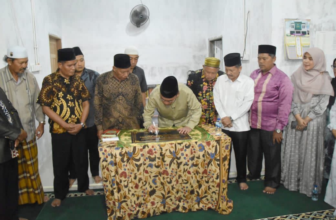 Musala Nurul Hidayah diresmikan Wakil Wali Kota Padang, Maigus Nasir, pada Sabtu malam (12/7/2025).(Foto: Prokopim)