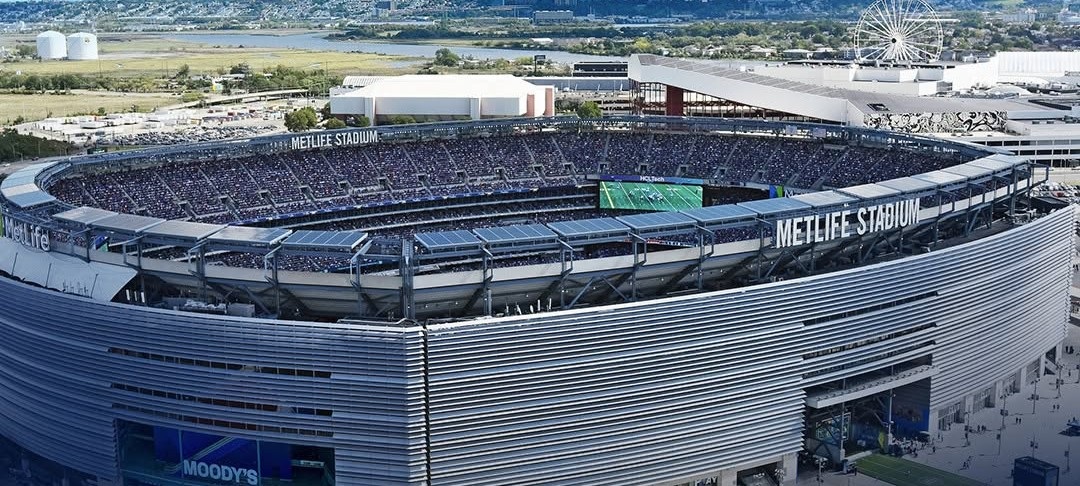MetLife Stadium tidak didukung atap buka tutup dalam menangkal suhu panas.