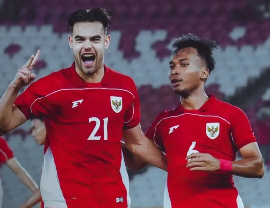 Timnas Indonesia U-23 kalahkan Brunei Darussalam U-23 dengan skor 8-0 di GBK, Selasa (15/7) malam. Jens Raven (kiri) cetak 6 gol. (Foto: Timnas Indonesia)