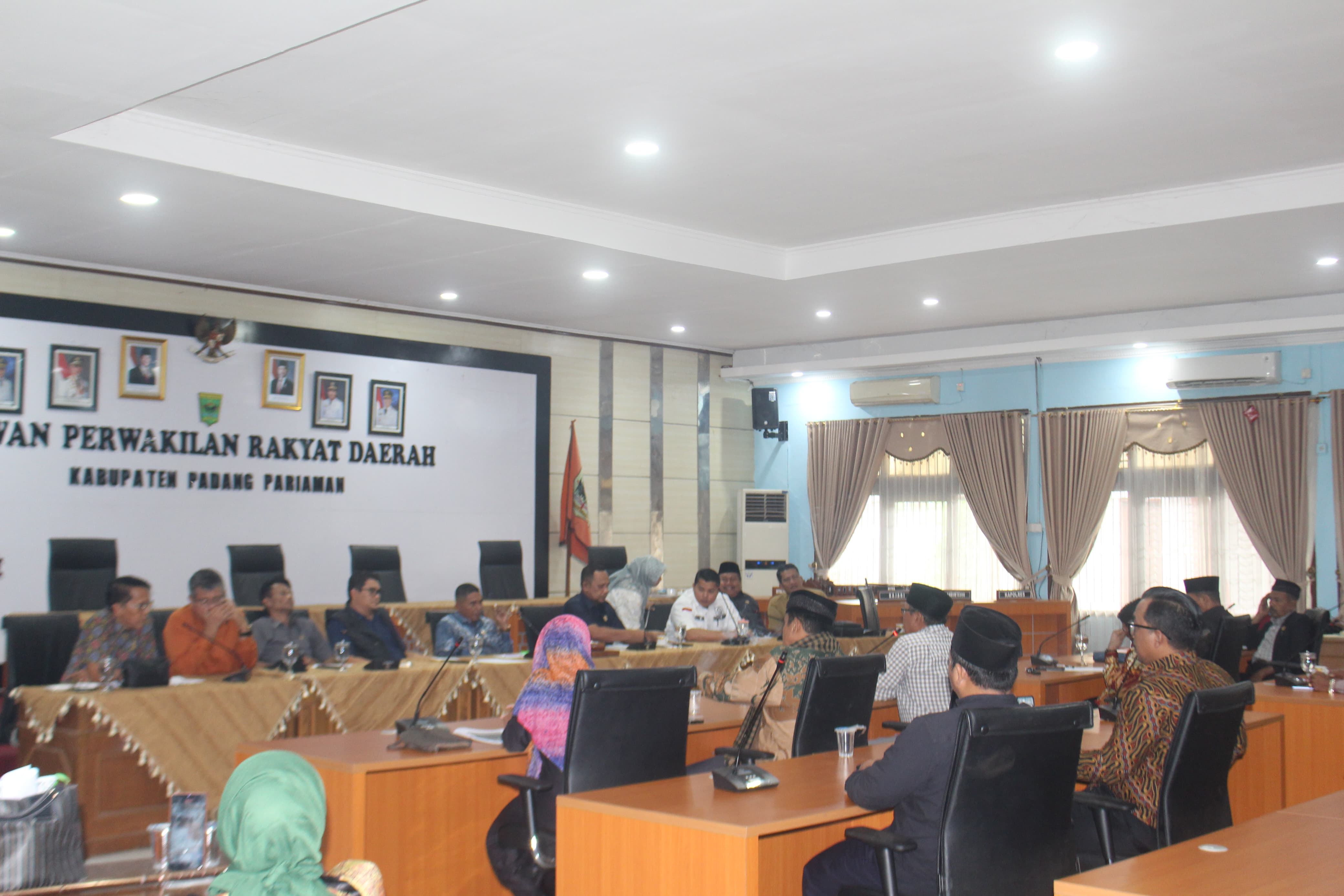 BUNTUT PKD BATAL: DPRD Padangpariaman mengadakan (RDP) dengan niniak mamak Nagari Katapiang, perwakilan sasaran silat, bundo kanduang, sanggar serta LKAAM Padangpariaman, kemarin. (APG/PADEK)