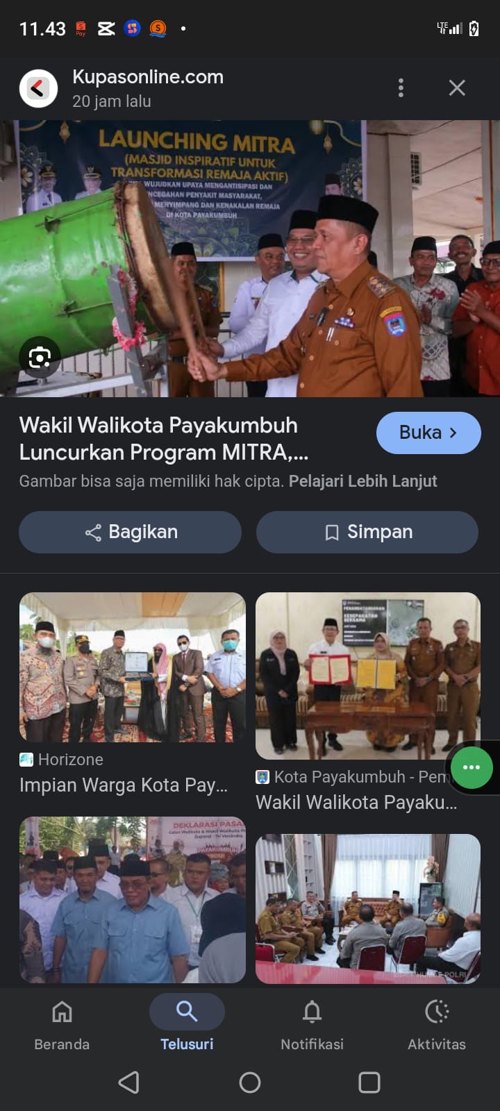 TEROBOSAN: Wakil Wali Kota Payakumbuh Elzadaswarman memukul beduk saat peluncuran program (MITRA) di Masjid Agung Istiqomah, Selasa (15/7). (PEMKO PAYAKUMBUH UNTUK PADEK)