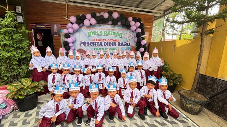 KOMPAK: Murid SDS IT IPHI Payakumbuh ketika melaksanakan MPLS. (TIM LAMAN GURU)