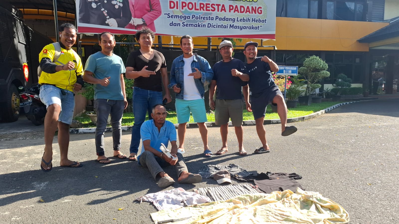 Tim Klewang Polresta Padang menangkap Syahrial (51), keponakan kandung yang merampok nenek Guslina (79) di Dadok Tunggulhitam.