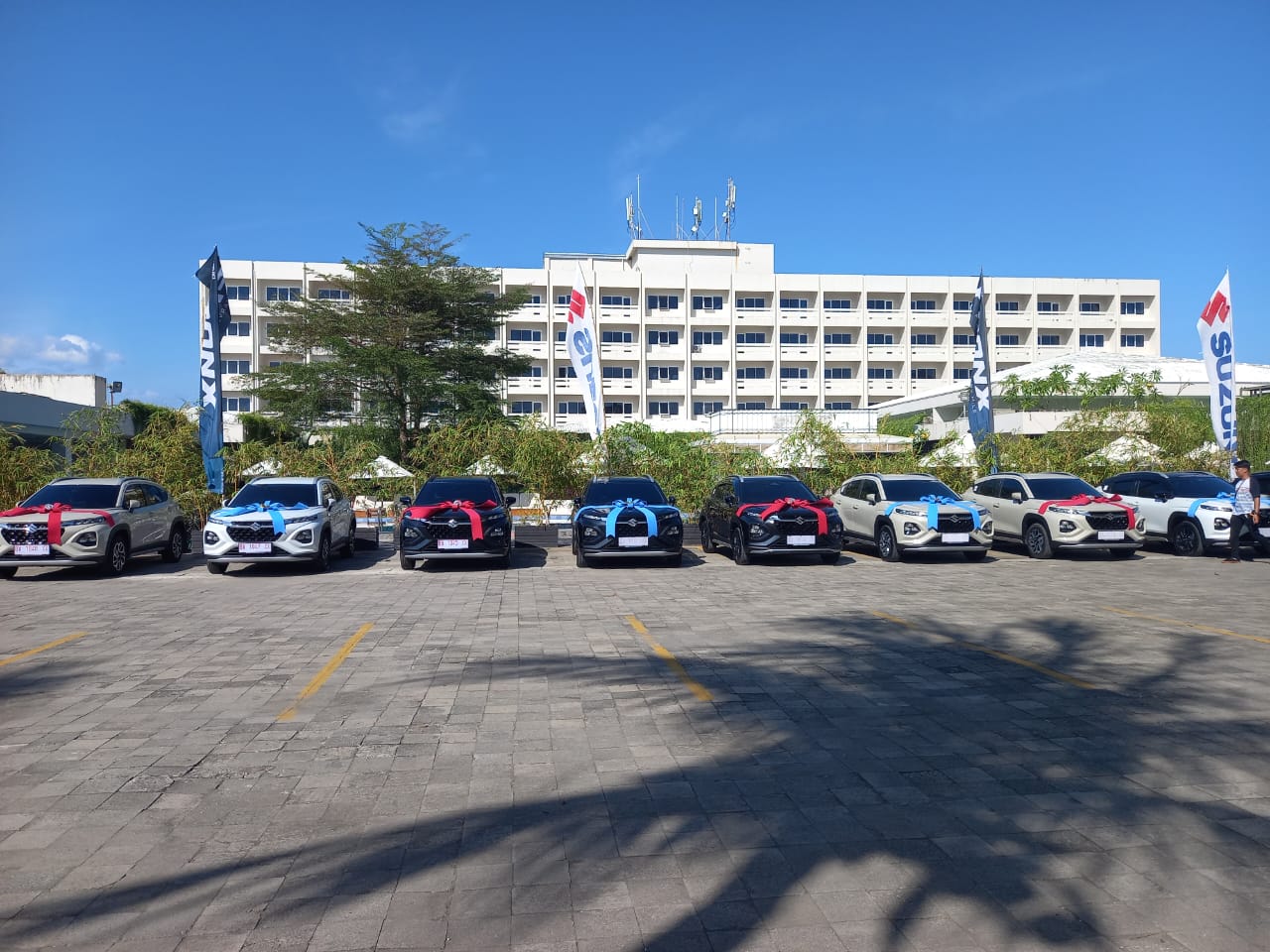 PT Elang Perkasa Motor serahkan 10 unit perdana Suzuki Fronx di Padang, Jumat (18/7/2025)