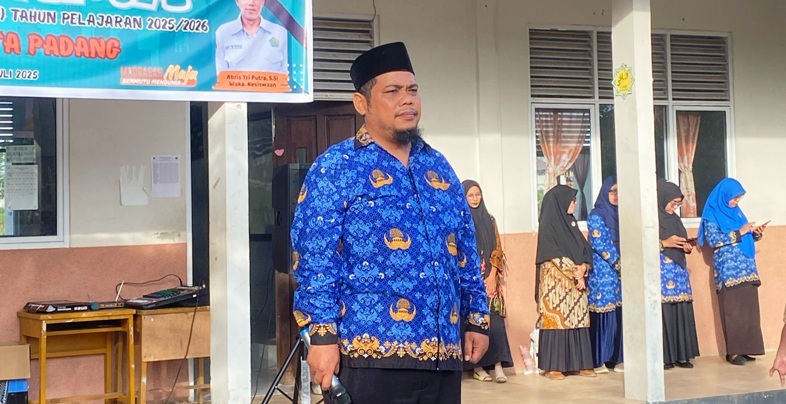 ARAHAN: Apel pagi dalam suasana Matsama di MTsN 5Kota Padang. (TIM LAMAN GURU)