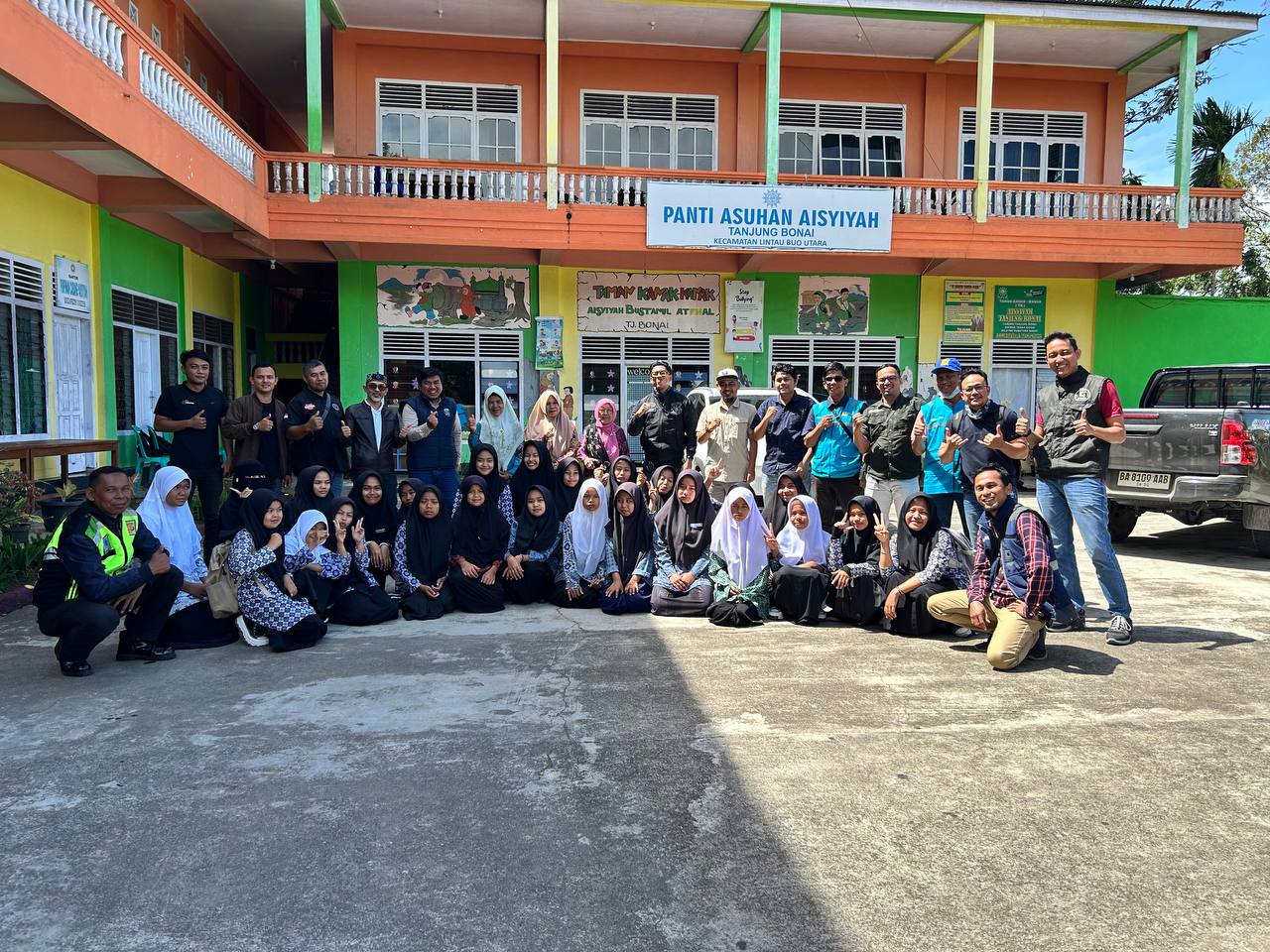 Pegawai PLN UP3 Payakumbuh salurkan bantuan kepada 25 anak yatim Panti Asuhan Aisyiyah Tanjung Bonai, wujud rasa syukur 41 pegawai atas pelayanan kelistrikan setahun terakhir.