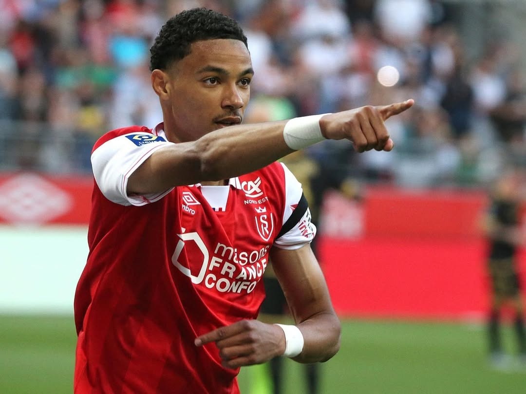 Striker Eintracht Frankfurt Hugo Ekitike telah sepakat untuk bergabung dengan Liverpool FC dengan nilai transfer EUR 90 juta.