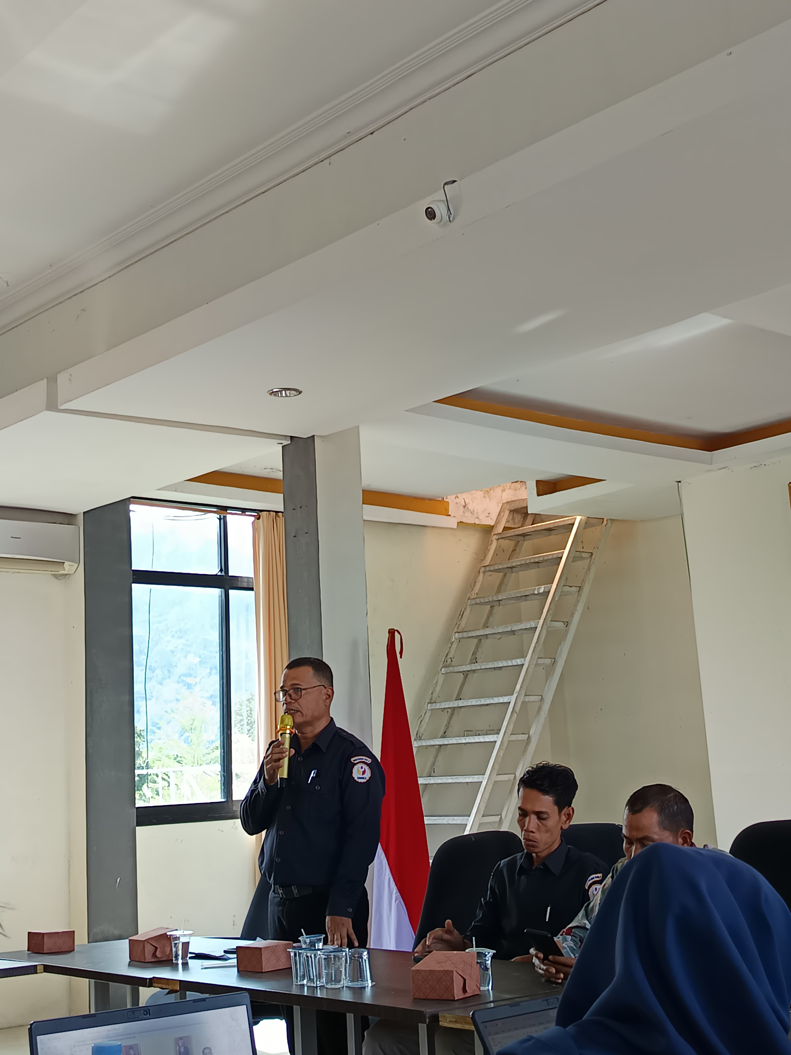 Kepala Sekretariat Bawaslu Pessel, Rinaldi, saat menyampaikan paparan. (Bawaslu Pessel)