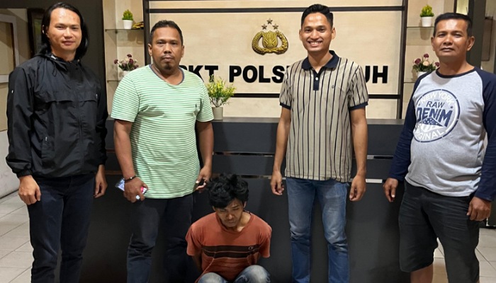 Polsek Pauh tangkap Andri Putra Utama, terduga pelaku pencurian di Limau Manis Padang. Polisi buru dua DPO lain terkait kasus ini.
