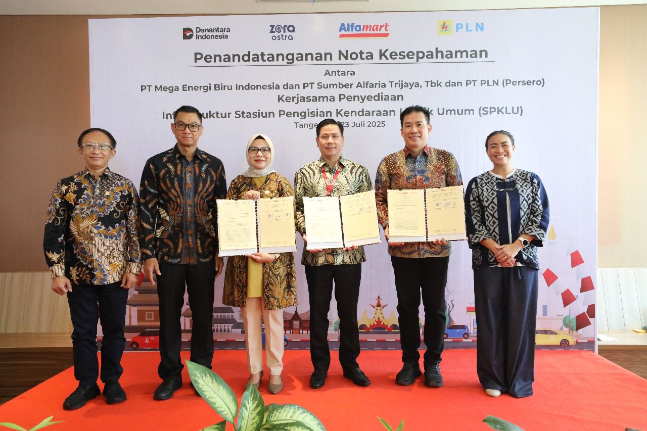 Kika: Adi Priyanto, Darmawan Prasodjo, Ririn Rachmawardhini, Anggara Hans Prawira, Alan Budikusuma, dan Rahayu Saraswati Dhirakanya Joyohadikusumo.