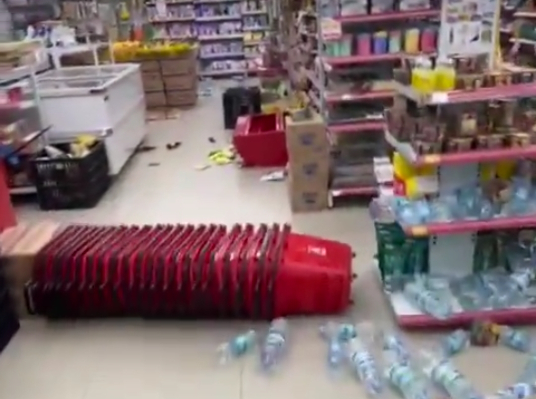 Dampak gempa magnitudo 5,7 di wilayah barat daya Poso, Sulawesi Tengah, Kamis (24/7/2025) pukul 20.06 WIB. (Foto: Tangkapan layar video di X @DaryonoBMKG)