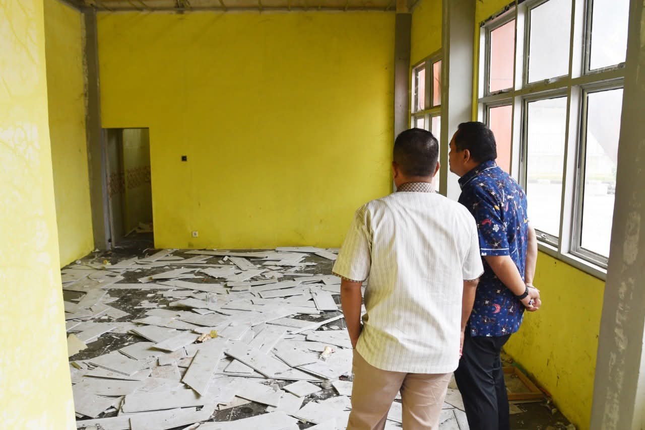 Kondisi terkini GOR Rawang, Pemko Pariaman rencanakan perbaikan bertahap lintasan lari, lapangan sepak bola, dan fasilitasnya.