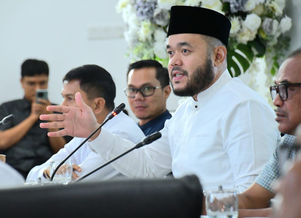 Wali Kota Padang Fadly Amran pertemuan dengan asosiasi jasa konstruksi dan jasa konsultan se-Kota Padang pada Jumat (25/7/2025). (Foto: Prokopim)