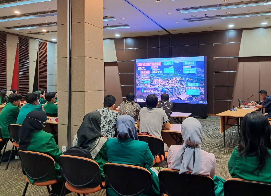 Mahasiswa STMIK-AMIK Jayanusa studi banding Teknologi Informasi ke PT Semen Padang, beberapa waktu lalu. (Foto: Dok. Jayanusa)