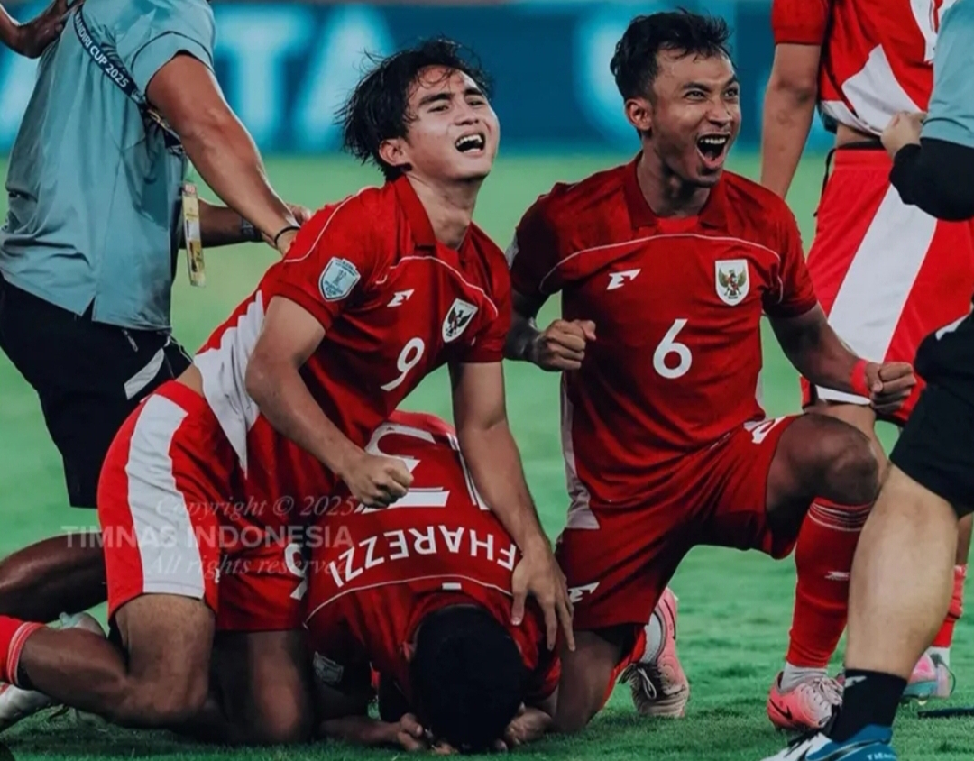 Alfharezzi Buffon sukses mengeksekusi penalti kedelapan yang membawa Indonesia lolos ke final AFF U-23 2025 di GBK, Jakarta, 25 Juli 2025. (Foto: IG @timnasindonesia)