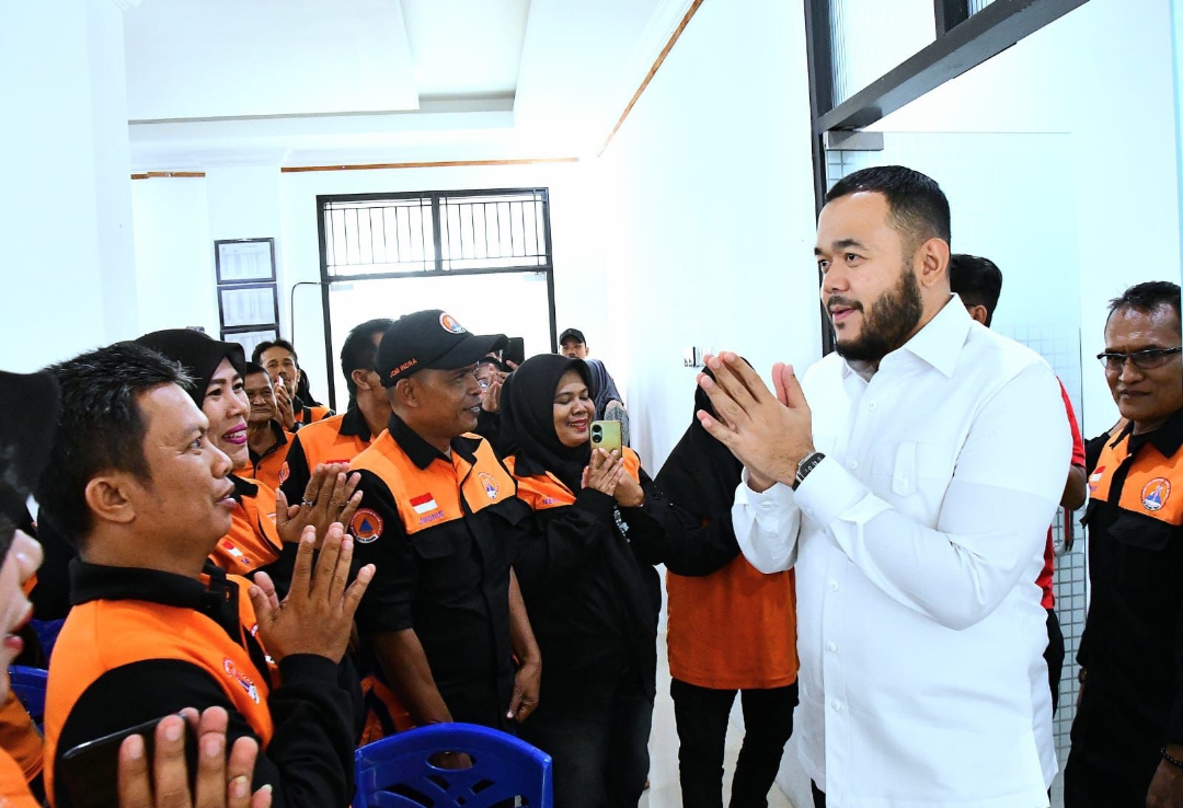 Wali Kota Padang Fadly Amran bersama Kelompok Siaga Bencana Kecamatan Padang Timur. (Foto: Prokopim)