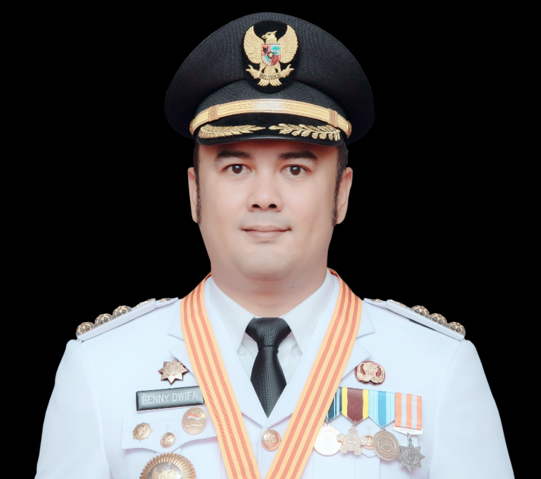 Benny Dwifa merupakan alumni Pendidikan Tinggi Kepamongprajaan IPDN yang saat ini menjabat Bupati Sijunjung.