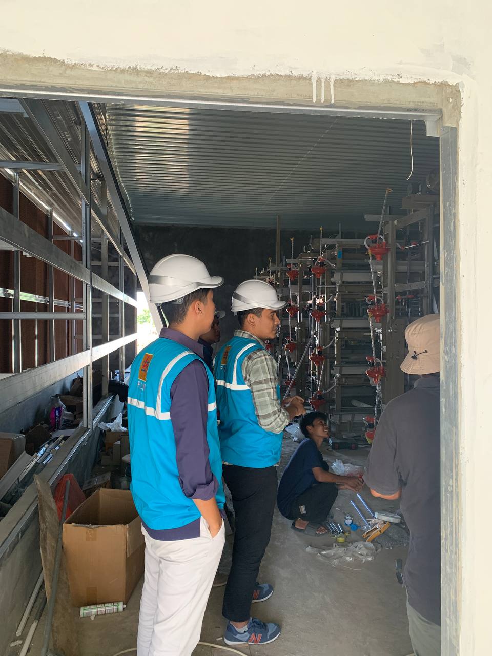 Bastari Farm Group di Tanahdatar resmi gunakan listrik PLN 197 kVA, kurangi biaya operasional dan tingkatkan efisiensi peternakan ayam broiler.