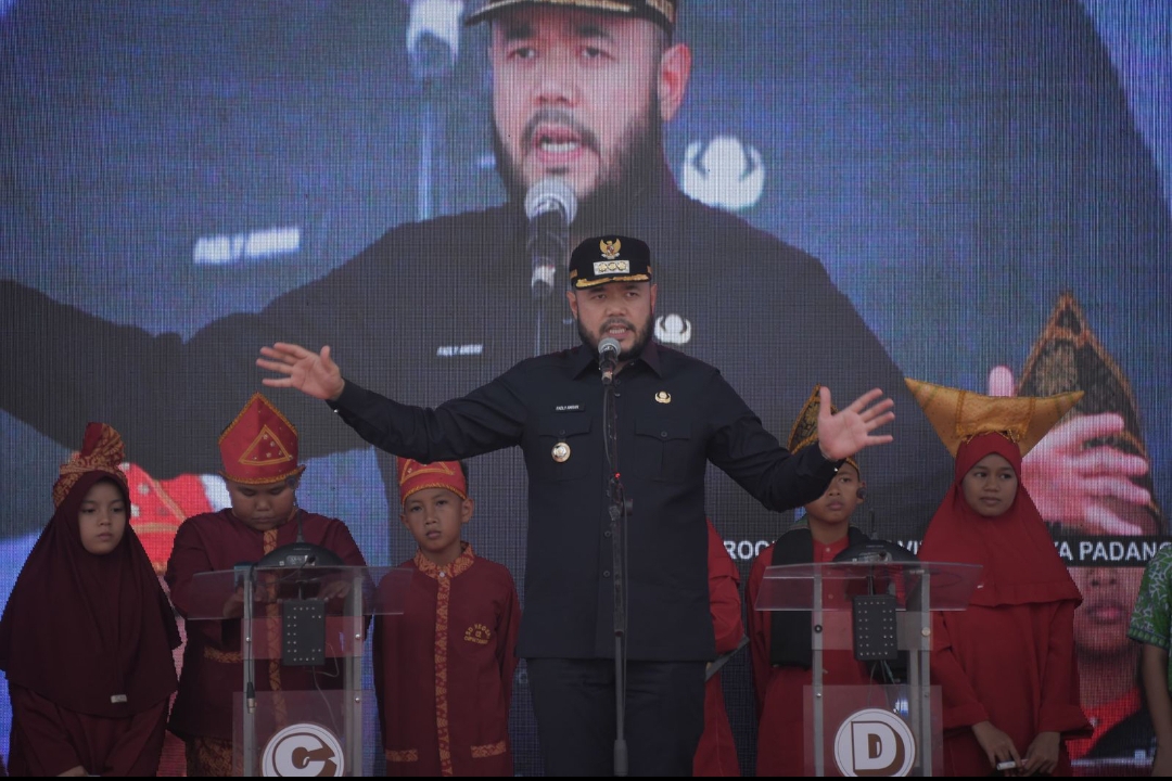 Wali Kota Padang, Fadly Amran apresiasi Lomba Cerdas Sains tingkat SD dan SMP sederajat se-Kota Padang, di Lantai III Pasar Raya Padang Fase VII, Senin (28/7). (Foto: Prokopim)