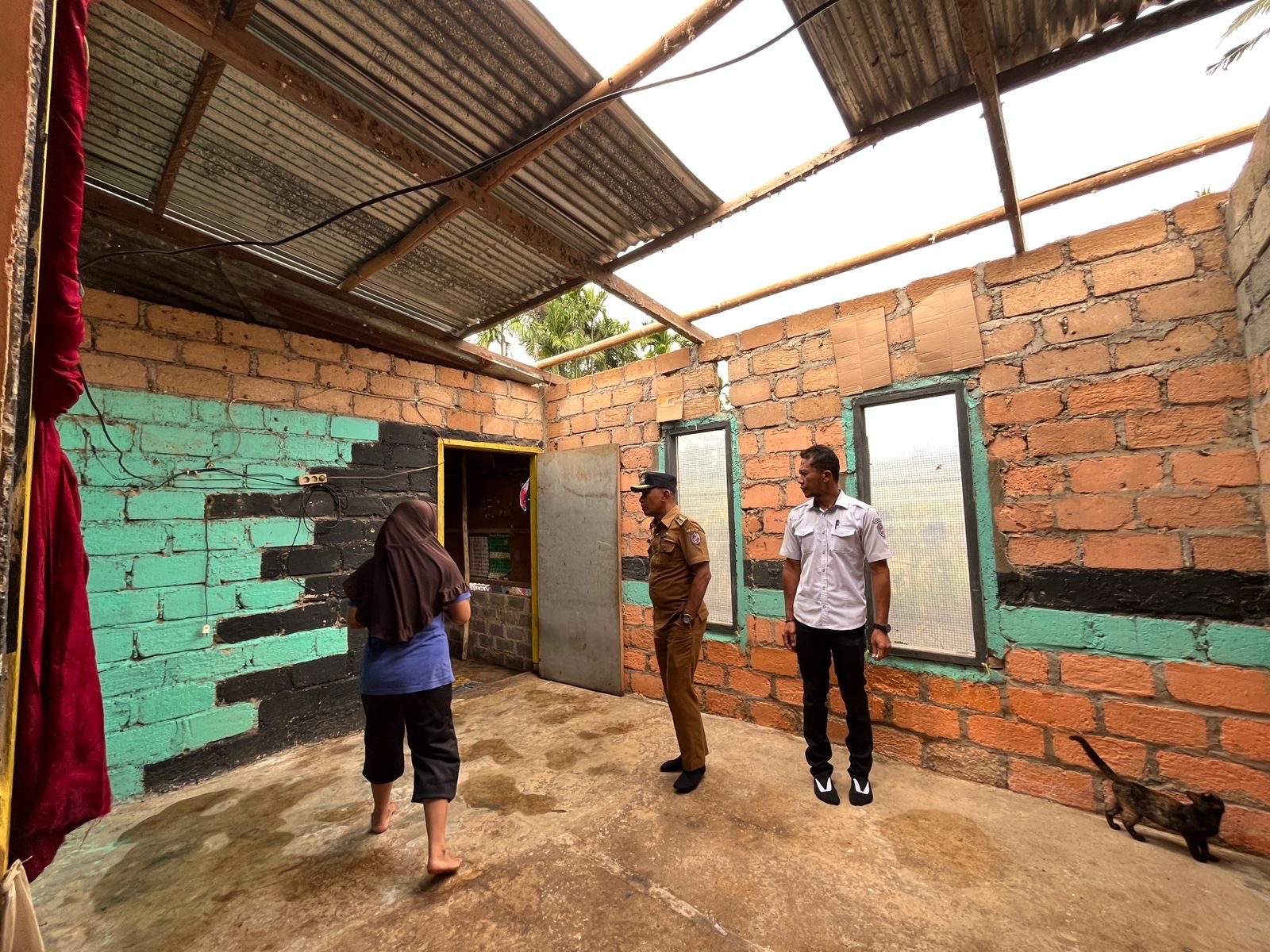 Bencana angin puting beliung melanda dua nagari di Kecamatan Lareh Sago Halaban, Kabupaten Limapuluh Kota, Minggu sore (27/7).
