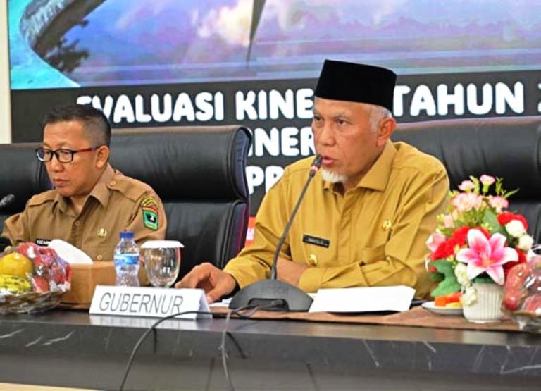 JAGA KONDISIVITAS: Gubernur Sumbar Mahyeldi Ansharullah saat memberikan keterangan terkait insiden rumah doa di Padang, Selasa (29/7).(BIRO ADPIM UNTUK PADEK)