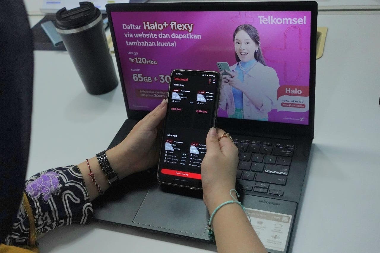 Telkomsel memberikan bonus kuota 30GB per bulan untuk pelanggan yang mendaftar layanan Kartu Halo melalui website resmi Telkomsel.